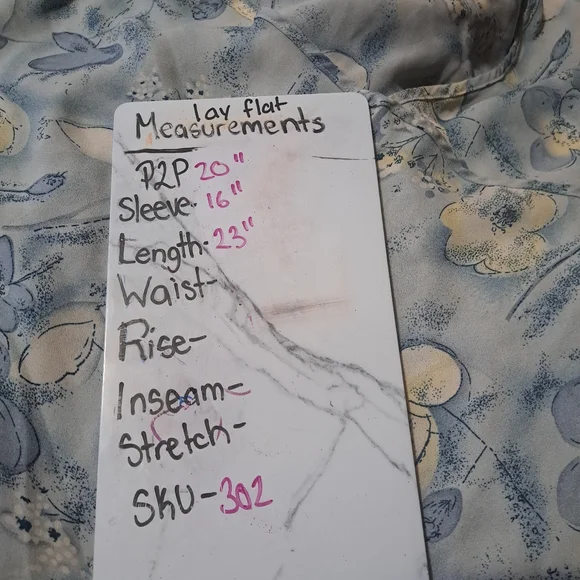 East West Vintage Baby Blue Floral Flowy Top Size Large Cross Front 3/4 Sleeve - Picture 10 of 10